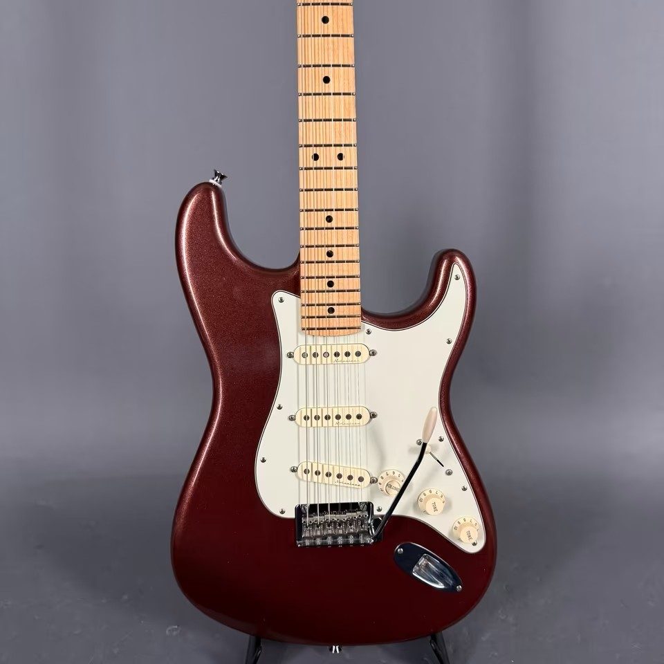 2019 Fender Deluxe Roadhouse Stratocaster Mapleneck Sparkle inkl. Gigbag