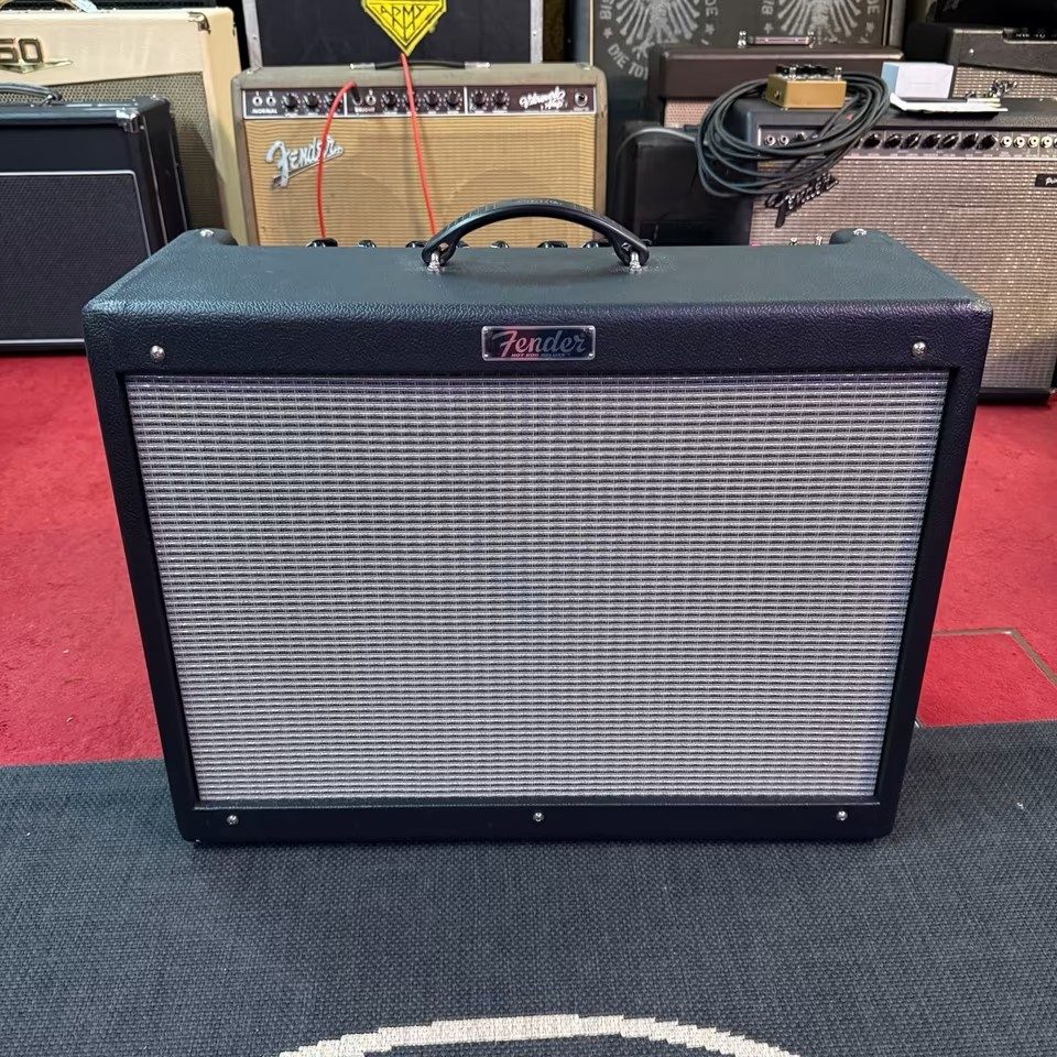 Fender Hot Rod Deluxe III Vollröhren Gitarrenamp Celestion Lautsprecher